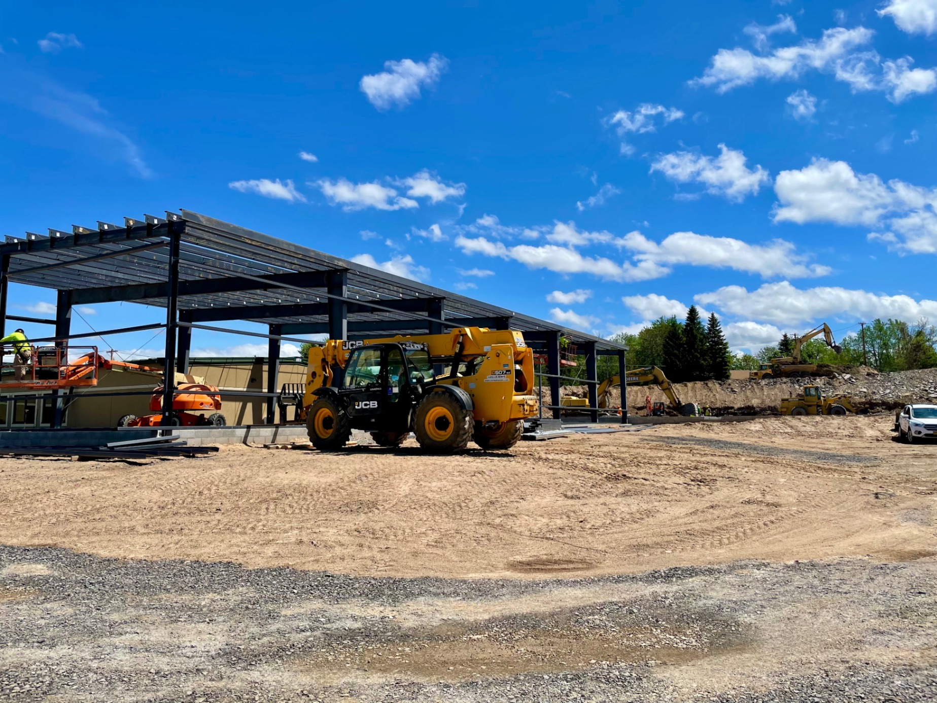 Steel structure framing with JCB telehandler